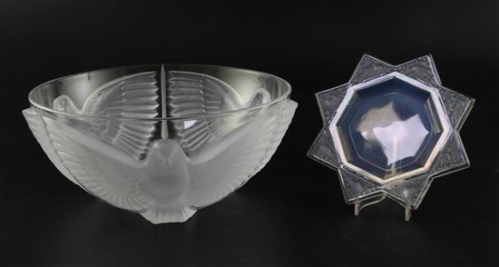 An R. Lalique Fauvettes cendrier etched with birds and a French pressed glass bowl W 17.5cm; Dia 25.5cm